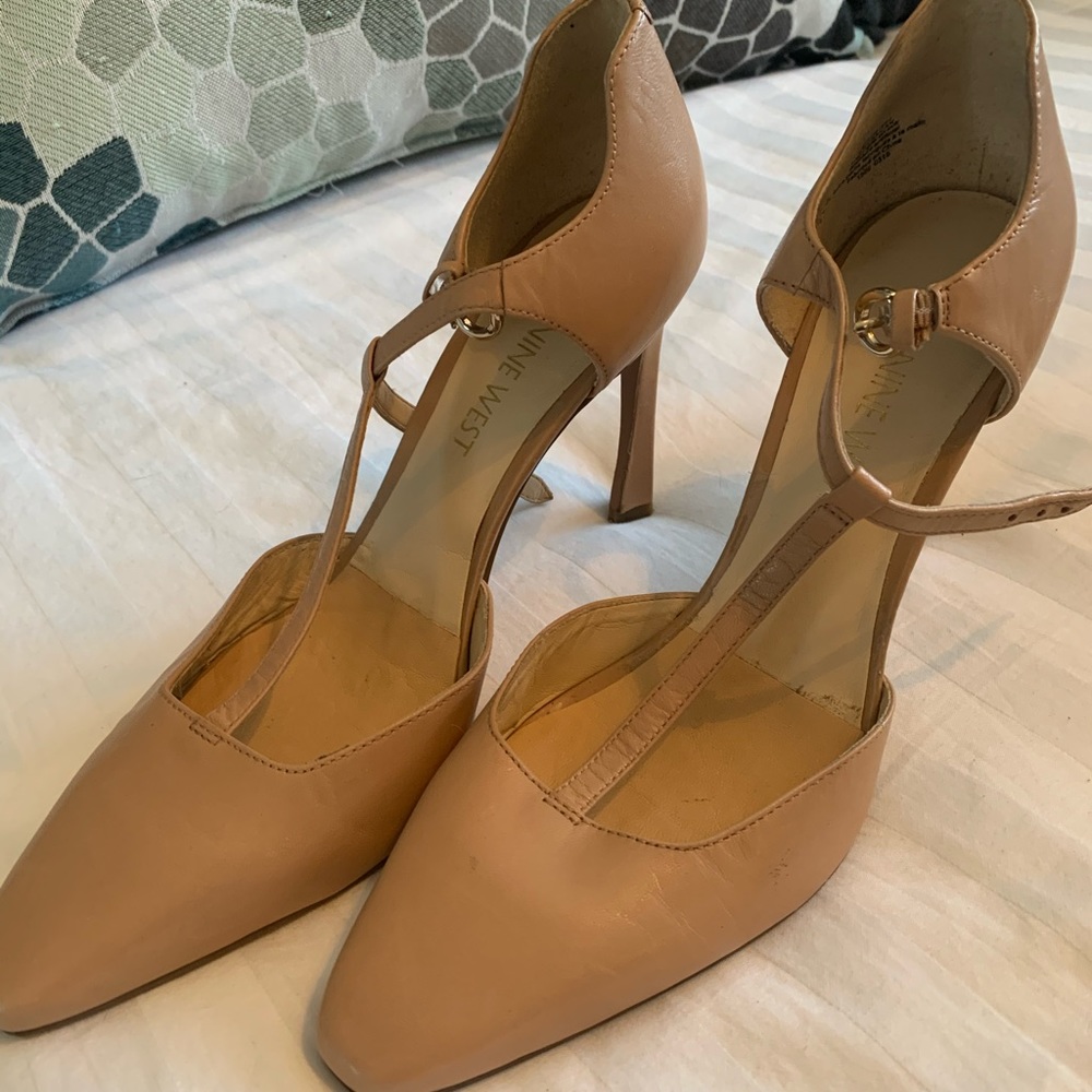 High heels, nice cream colour for summer!